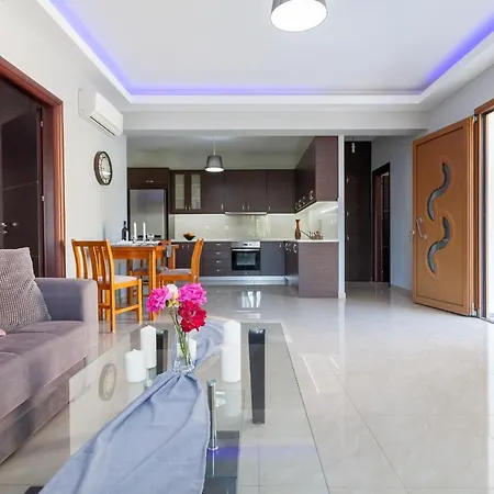 Apartment Garden House Kremastí